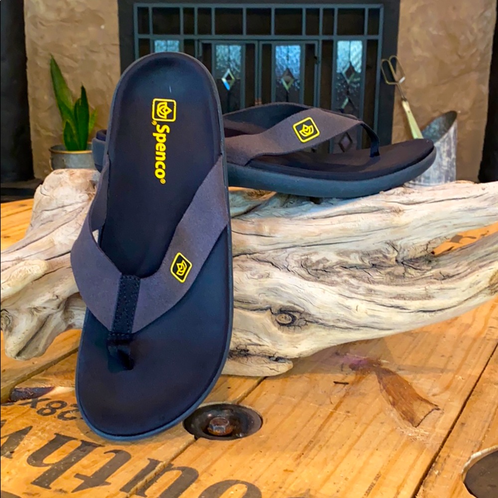Men’s black and gray Spenco flip flop sandals